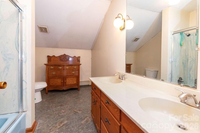 586 Justice Ridge Road, Candler, NC 28715