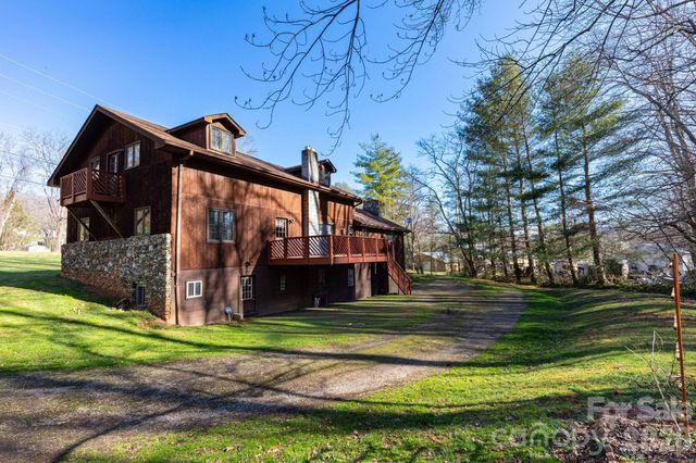 586 Justice Ridge Road, Candler, NC 28715