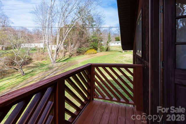 586 Justice Ridge Road, Candler, NC 28715