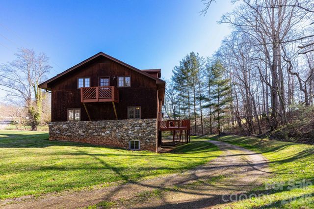 586 Justice Ridge Road, Candler, NC 28715
