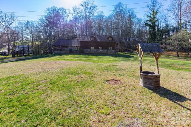 586 Justice Ridge Road, Candler, NC 28715