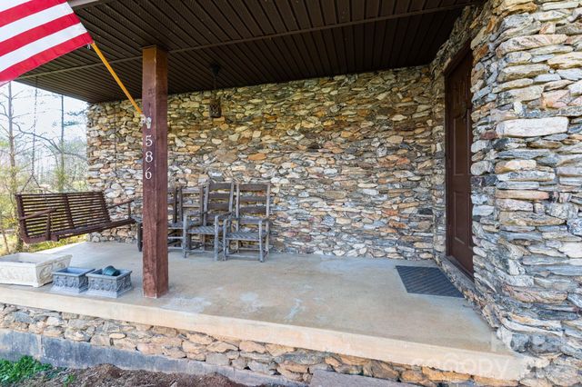 586 Justice Ridge Road, Candler, NC 28715