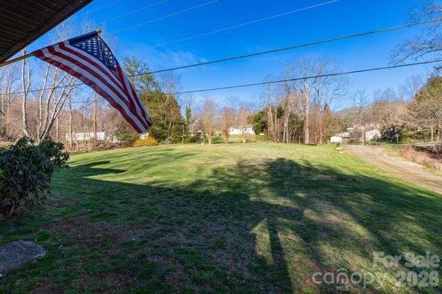 586 Justice Ridge Road, Candler, NC 28715