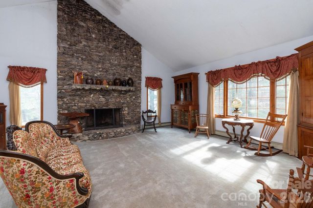 586 Justice Ridge Road, Candler, NC 28715