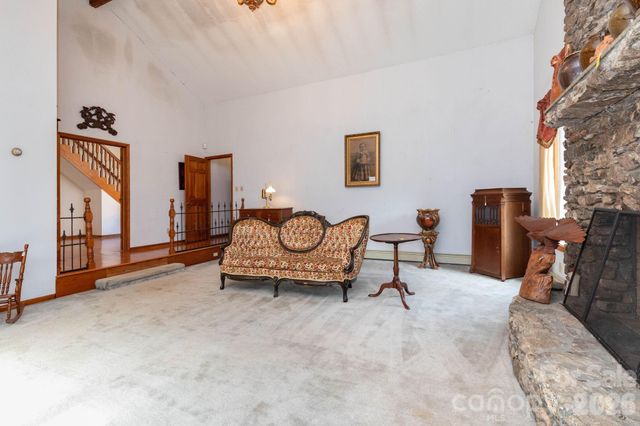 586 Justice Ridge Road, Candler, NC 28715