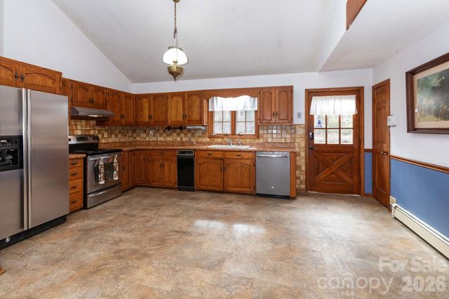 586 Justice Ridge Road, Candler, NC 28715