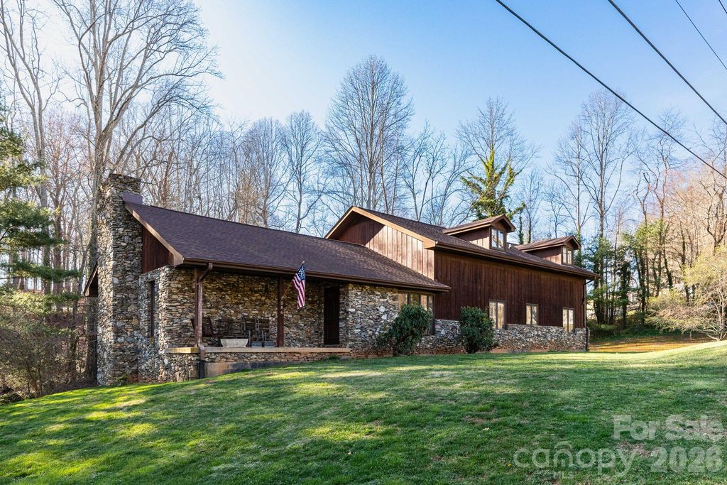 586 Justice Ridge Road, Candler, NC 28715
