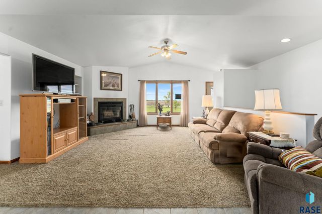 39240 210th St Street, Huron, SD 57350
