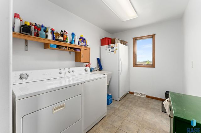 39240 210th St Street, Huron, SD 57350