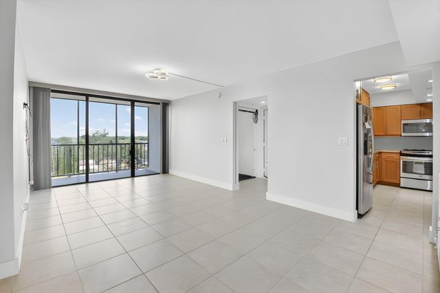 7786 Lakeside Boulevard 653, Boca Raton, FL 33434