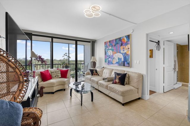 7786 Lakeside Boulevard 653, Boca Raton, FL 33434