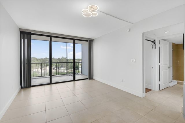 7786 Lakeside Boulevard 653, Boca Raton, FL 33434