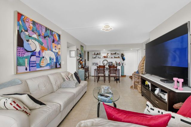 7786 Lakeside Boulevard 653, Boca Raton, FL 33434