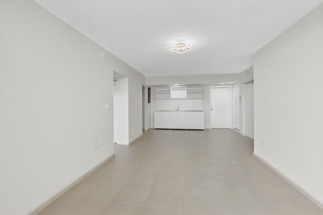 7786 Lakeside Boulevard 653, Boca Raton, FL 33434