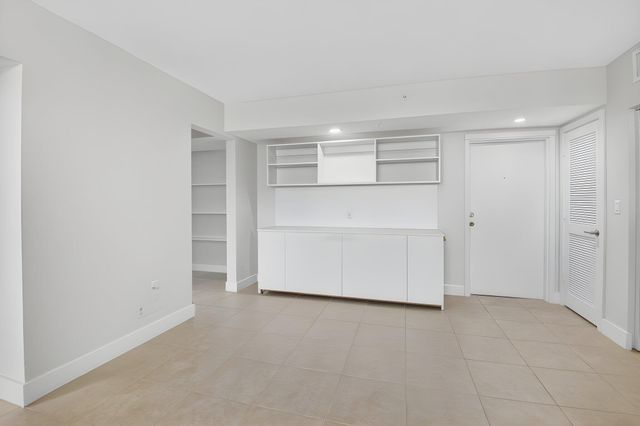 7786 Lakeside Boulevard 653, Boca Raton, FL 33434