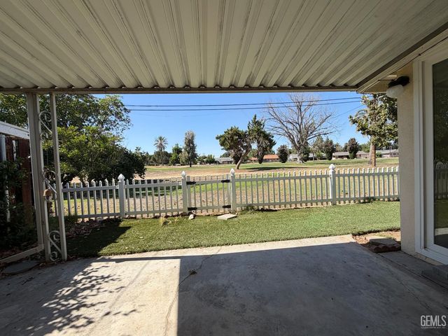 5616 Sundale Avenue, Bakersfield, CA 93309
