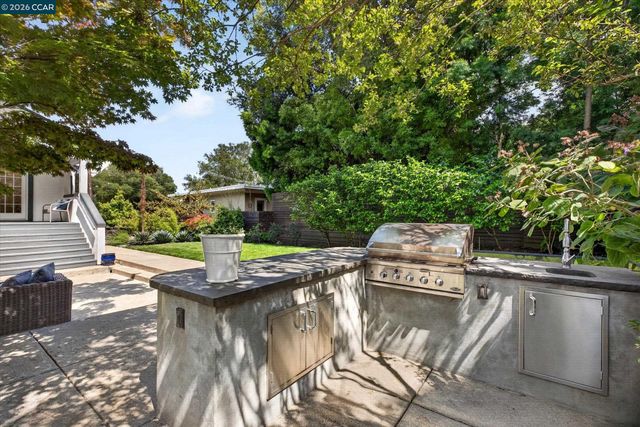 21 Camino Del Diablo, Orinda, CA 94563