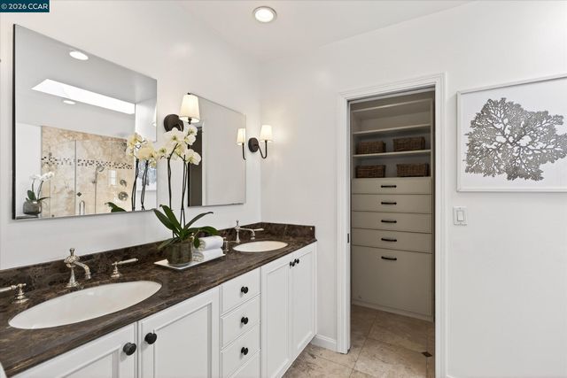 21 Camino Del Diablo, Orinda, CA 94563