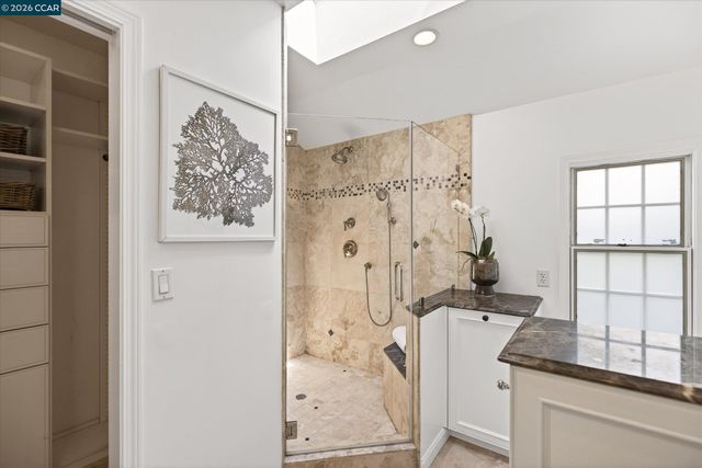 21 Camino Del Diablo, Orinda, CA 94563