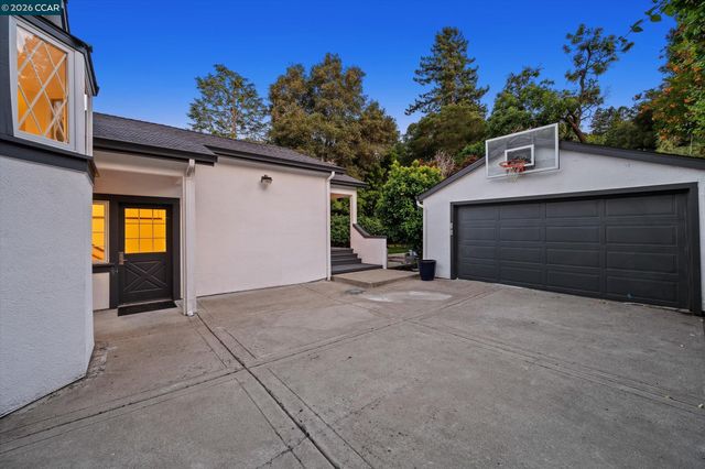 21 Camino Del Diablo, Orinda, CA 94563