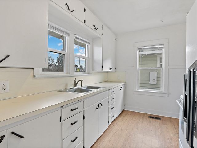 2711 N Ash St, Spokane, WA 99205