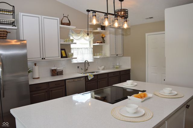 1727 Brookview Drive, Brownsburg, IN 46112