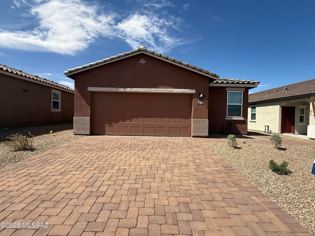 782 W Calle Manolete, Sahuarita, AZ 85629