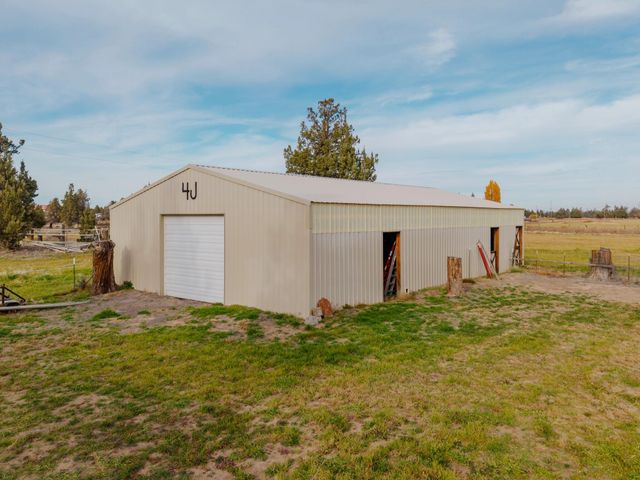 25451 Alfalfa Market Road NE, Bend, OR 97701