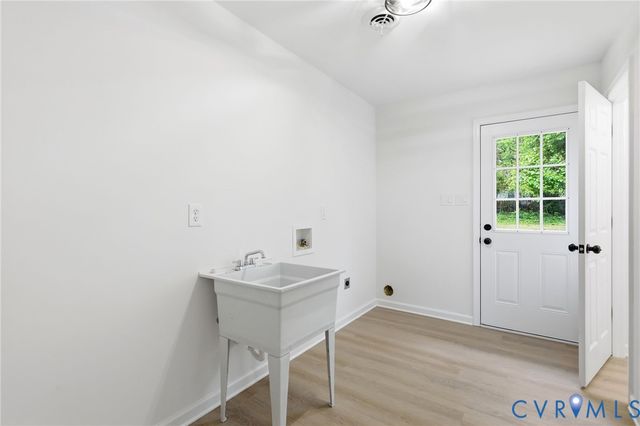 214 Lyons Ave, Colonial Heights, VA 23834