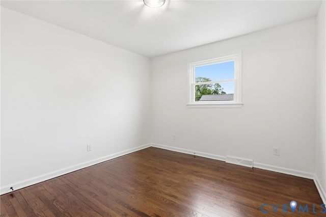 214 Lyons Ave, Colonial Heights, VA 23834