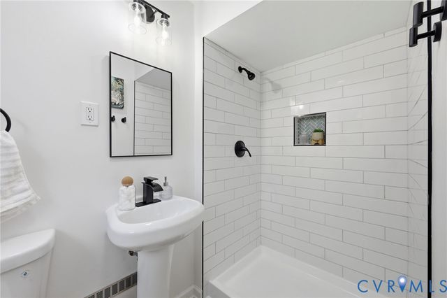214 Lyons Ave, Colonial Heights, VA 23834