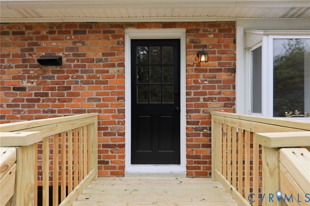 214 Lyons Ave, Colonial Heights, VA 23834