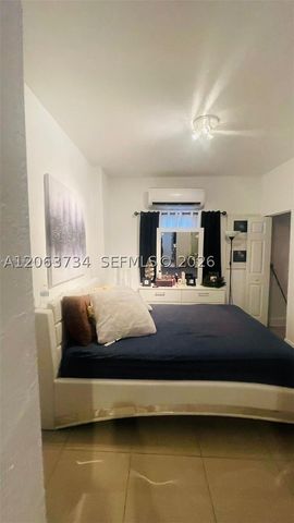 876 SW 2nd St, Miami, FL 33130