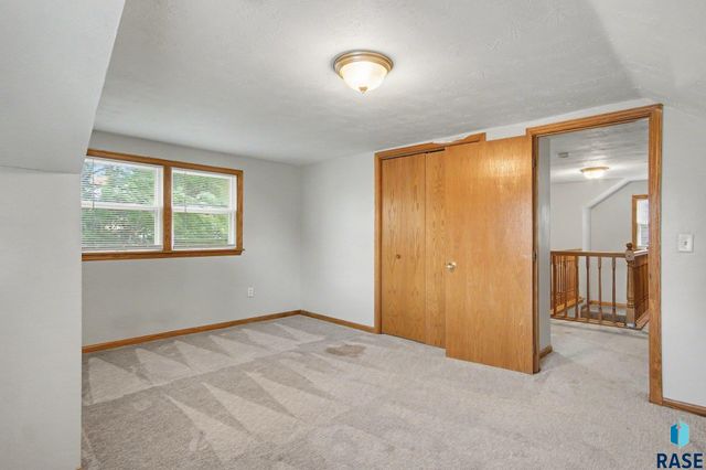 710 N Terrace Pl Place, Sioux Falls, SD 57104