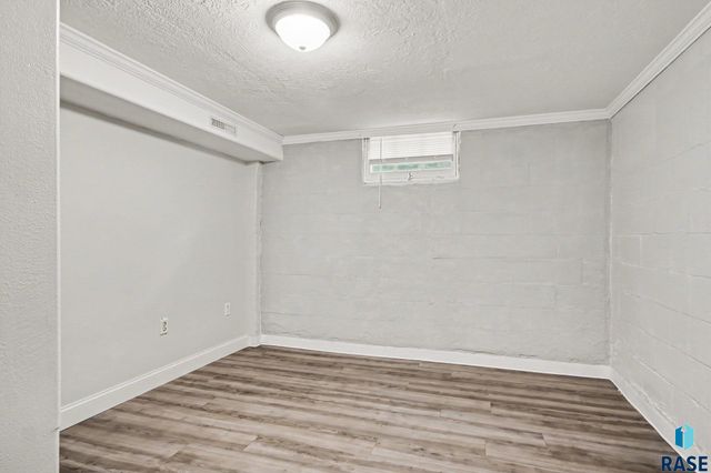 710 N Terrace Pl Place, Sioux Falls, SD 57104