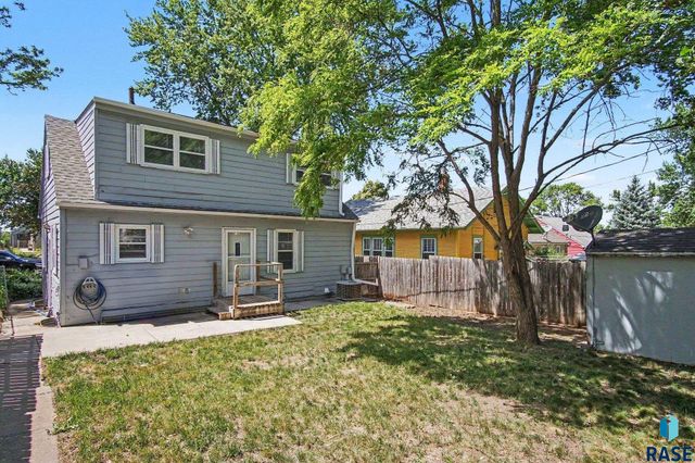 710 N Terrace Pl Place, Sioux Falls, SD 57104