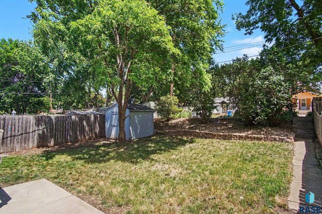710 N Terrace Pl Place, Sioux Falls, SD 57104