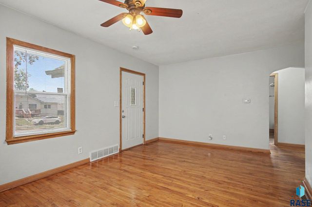 710 N Terrace Pl Place, Sioux Falls, SD 57104