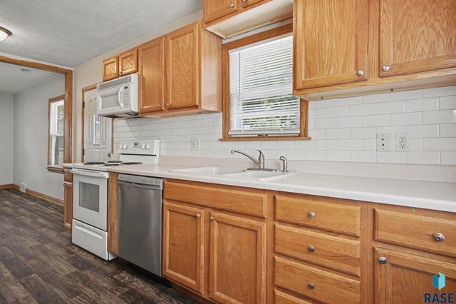 710 N Terrace Pl Place, Sioux Falls, SD 57104