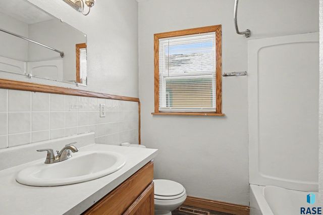 710 N Terrace Pl Place, Sioux Falls, SD 57104
