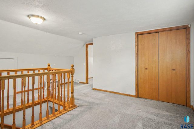710 N Terrace Pl Place, Sioux Falls, SD 57104