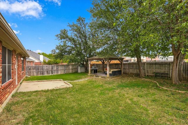 200 Ellicott Drive, Roanoke, TX 76262