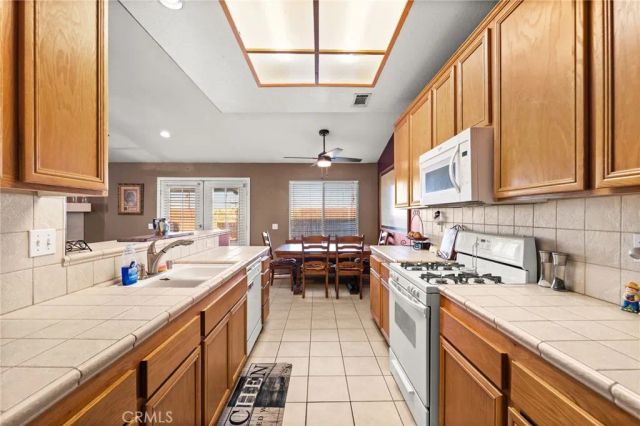 12403 San Dimas, Victorville, CA 92392