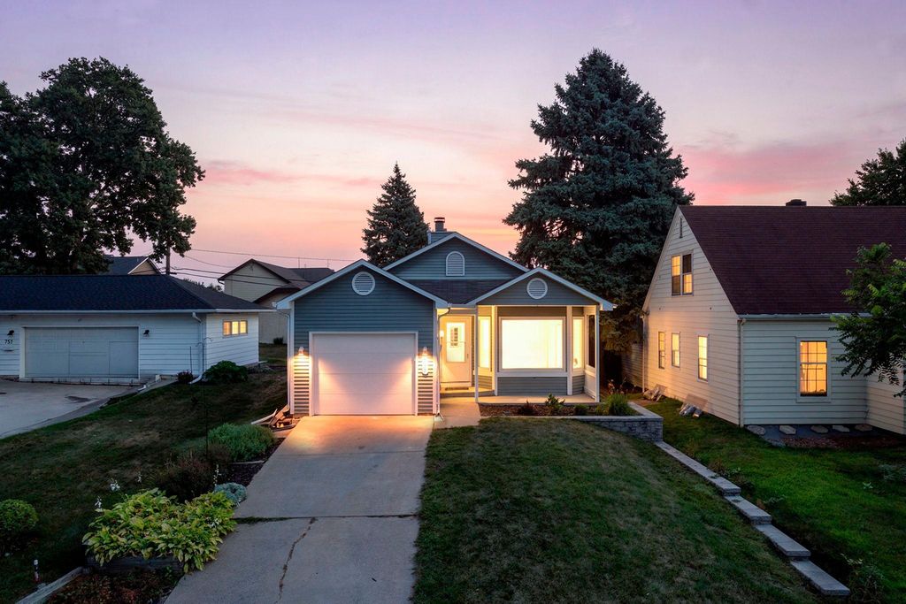 737 6th Avenue NW, New Brighton, MN 55112 — exterior