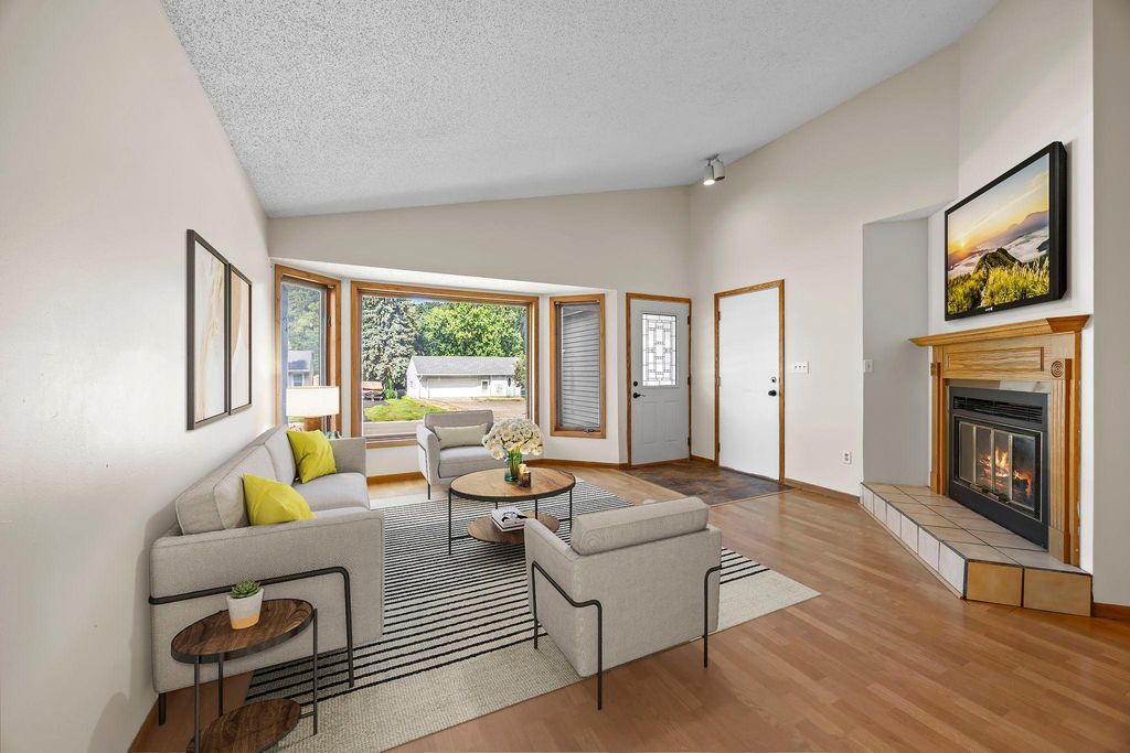 737 6th Avenue NW, New Brighton, MN 55112 — photo 3