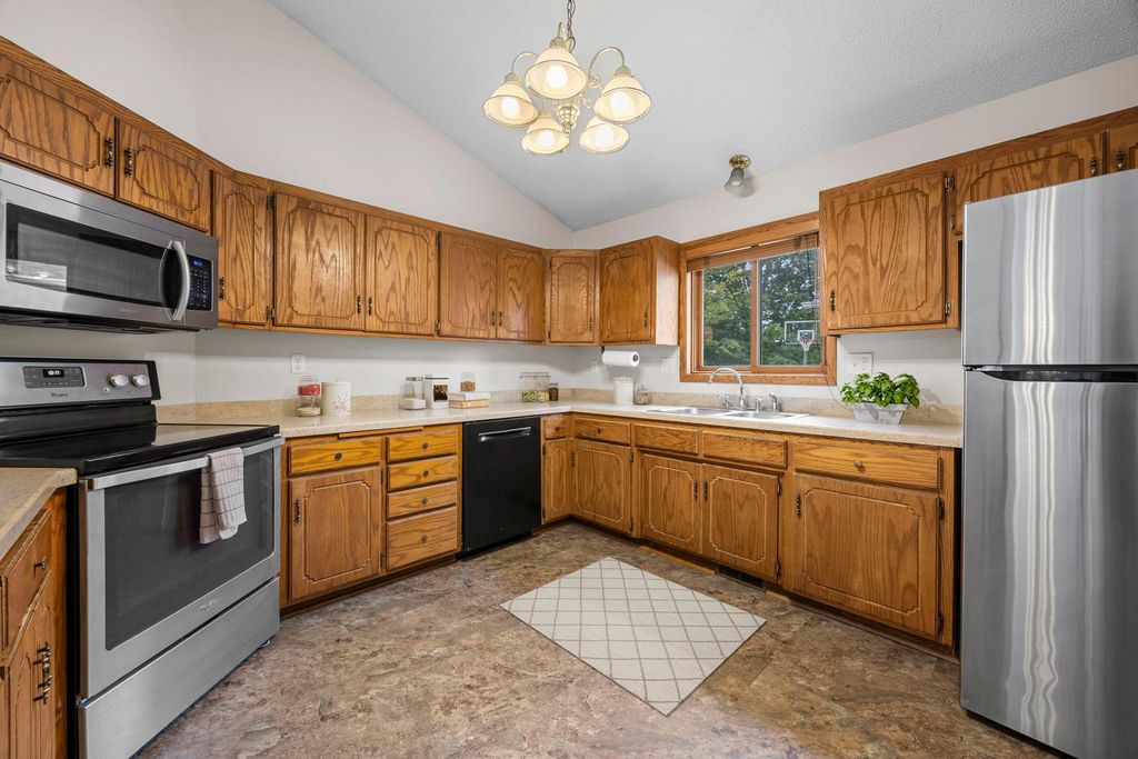 737 6th Avenue NW, New Brighton, MN 55112 — photo 5