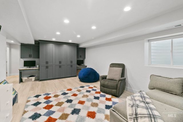 4437 W Kuna Rd, Kuna, ID 83634