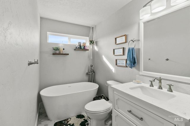 4437 W Kuna Rd, Kuna, ID 83634