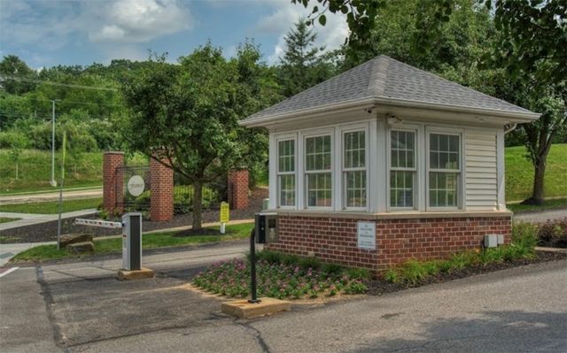 1011 Stockton Rdg, Cranberry Twp, PA 16066