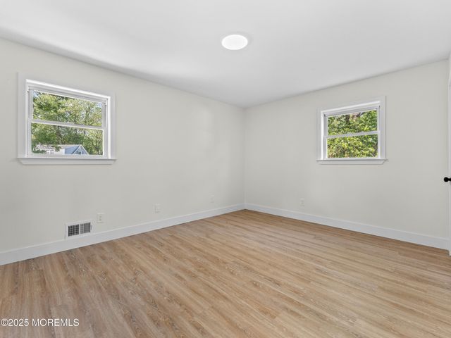 37 Bryant Drive, Jackson, NJ 08527